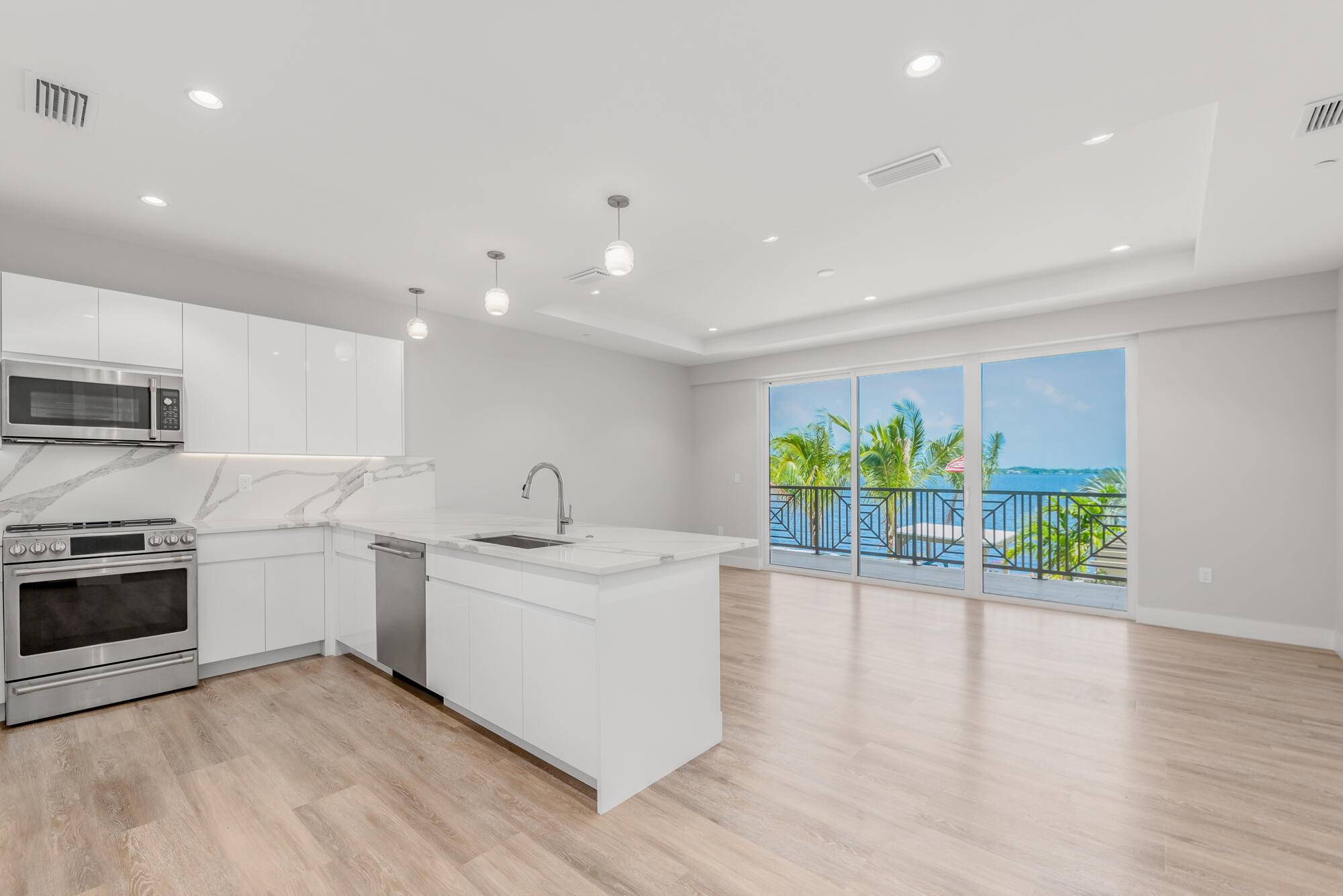 Stuart, FL 34994,41 SW Seminole ST 203