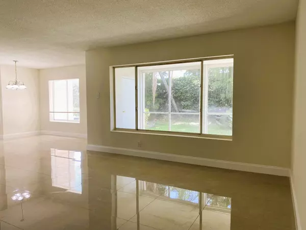 Boynton Beach, FL 33426,815 W Boynton Beach BLVD 7-102