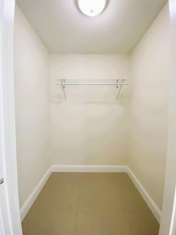 Boynton Beach, FL 33426,815 W Boynton Beach BLVD 7-102