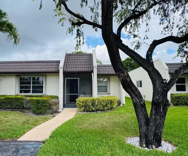 West Palm Beach, FL 33411,121 Lake Rebecca DR