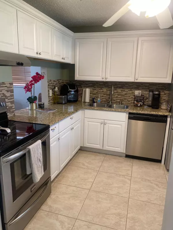 West Palm Beach, FL 33411,121 Lake Rebecca DR