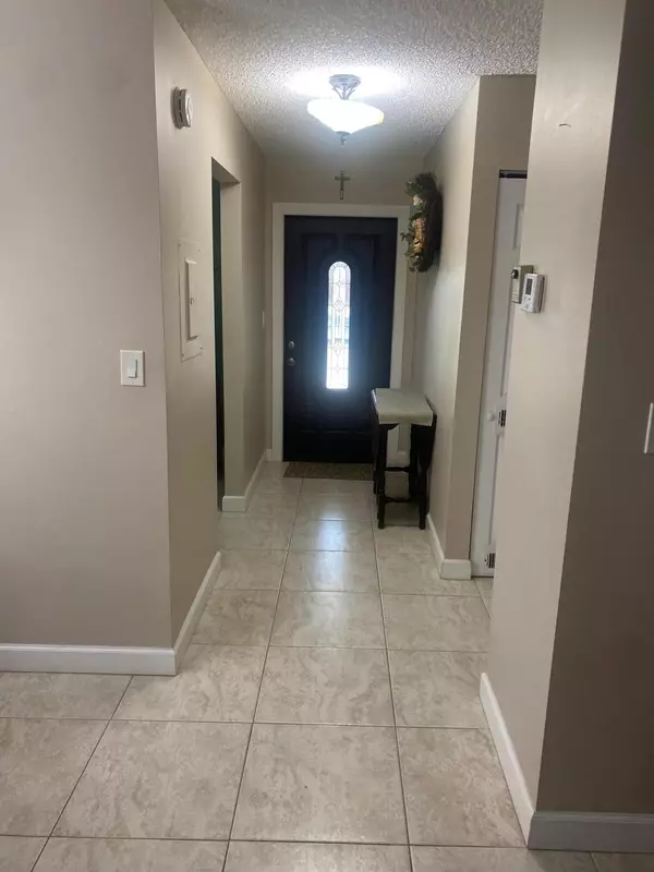 West Palm Beach, FL 33411,121 Lake Rebecca DR