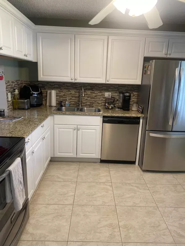 West Palm Beach, FL 33411,121 Lake Rebecca DR