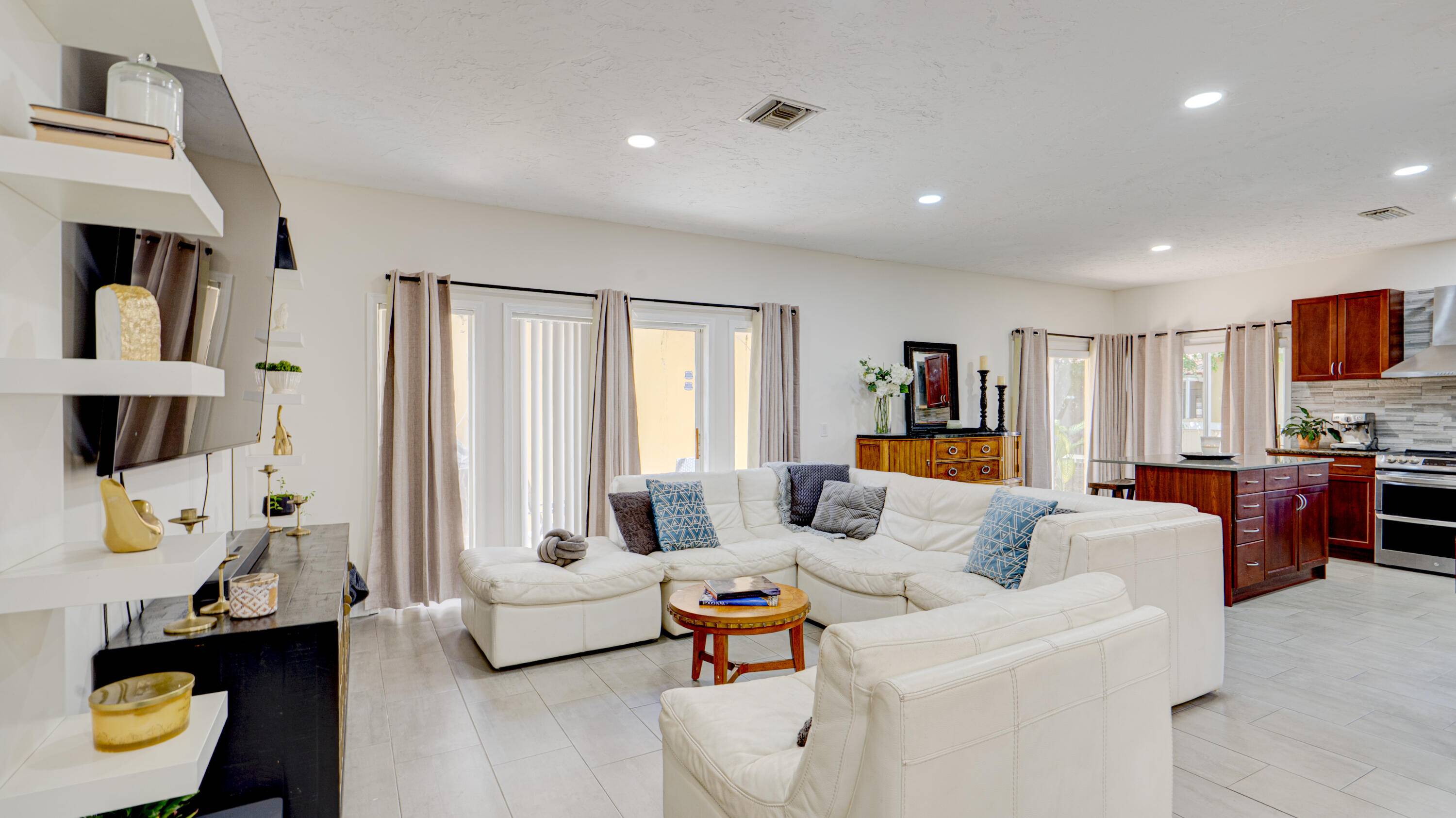 Coral Springs, FL 33071,11373 Lakeview DR