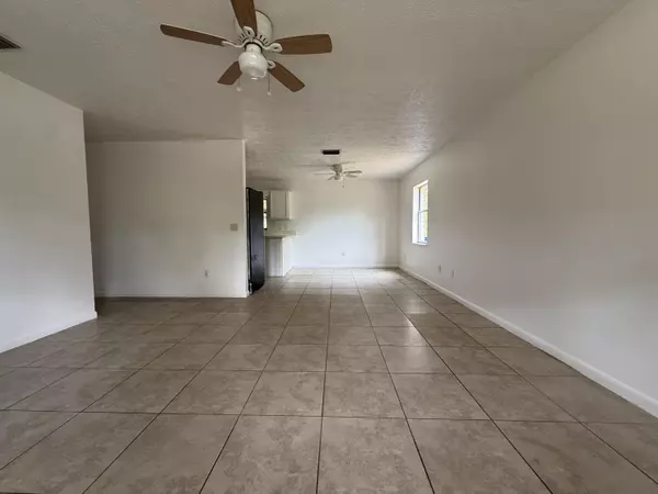 Fort Pierce, FL 34946,2564 Navajo AVE