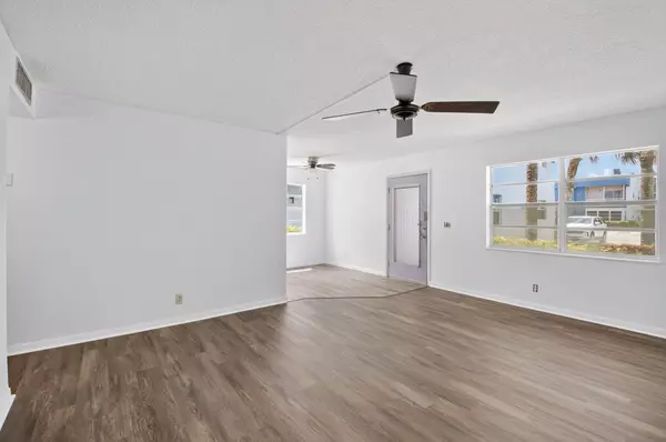 Delray Beach, FL 33484,102 Normandy LN C