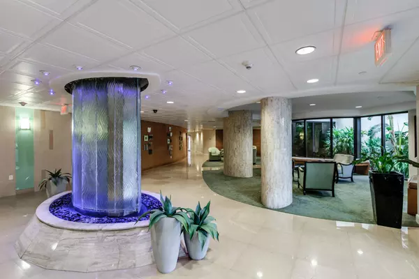 West Palm Beach, FL 33404,3000 N Ocean DR 17-E