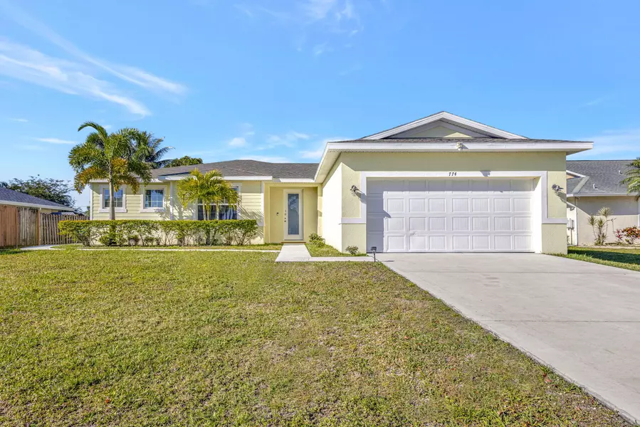 774 SE Ablett LN, Port Saint Lucie, FL 34984