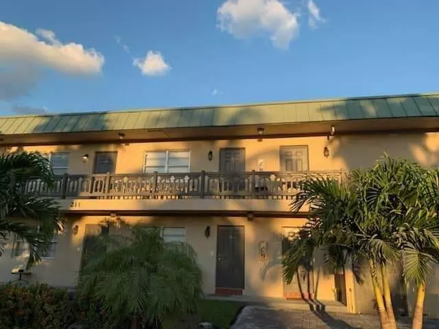 211 S Swinton AVE 2, Delray Beach, FL 33444