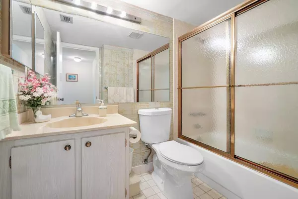 Greenacres, FL 33463,342 Pine Ridge CIR B-2