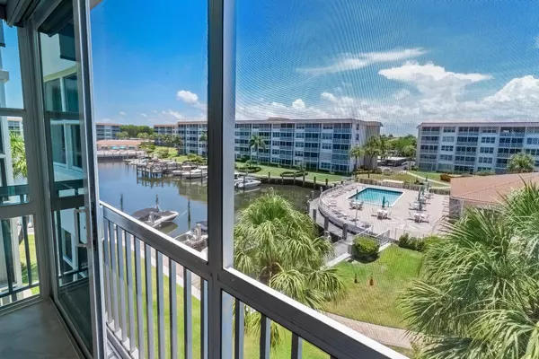 Delray Beach, FL 33483,910 Dogwood DR 443