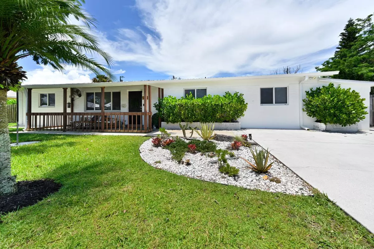 Stuart, FL 34997,5702 SE Laguna AVE
