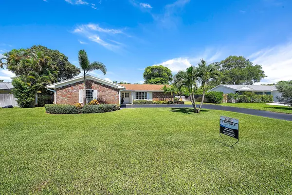 Jupiter, FL 33469,19927 Hibiscus DR