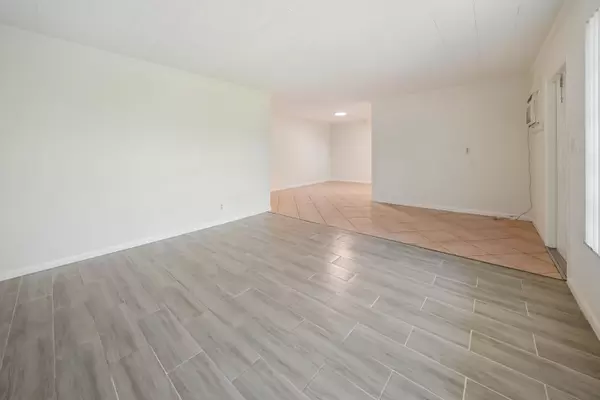 Lake Worth Beach, FL 33460,710 N K 203 ST 203