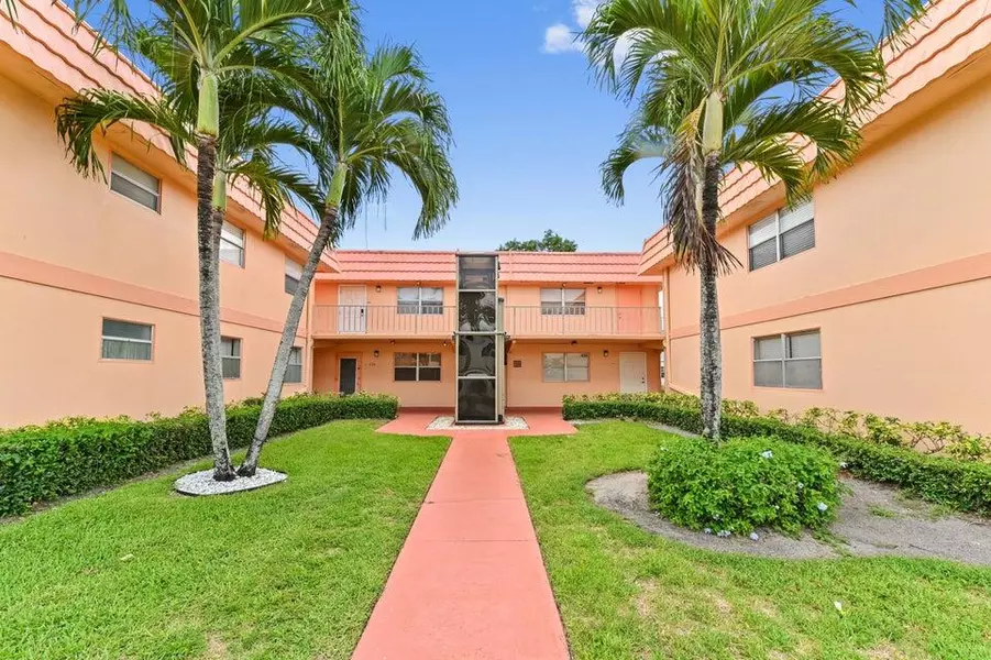 638 N Saxony, Delray Beach, FL 33446