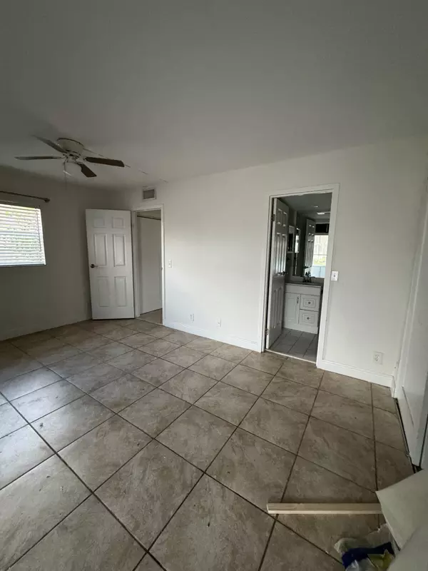 Delray Beach, FL 33446,638 N Saxony
