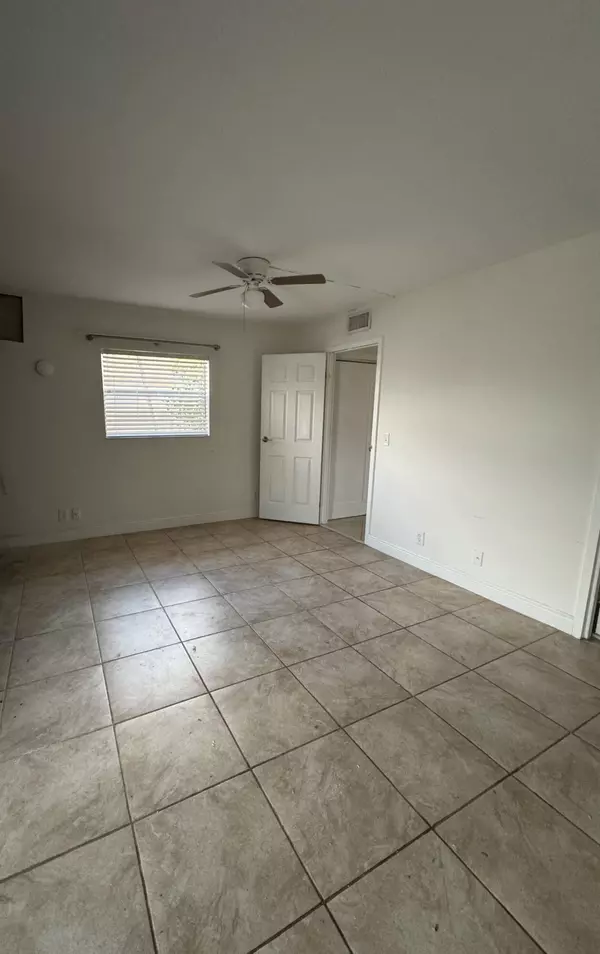 Delray Beach, FL 33446,638 N Saxony