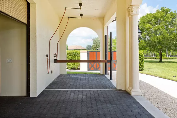 Wellington, FL 33414,3310 Palm Beach Point BLVD (Barn & Apartment)