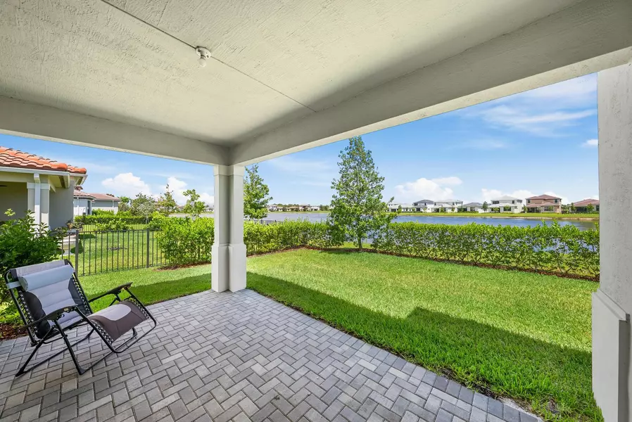 521 SE Fascino CIR, Port Saint Lucie, FL 34984