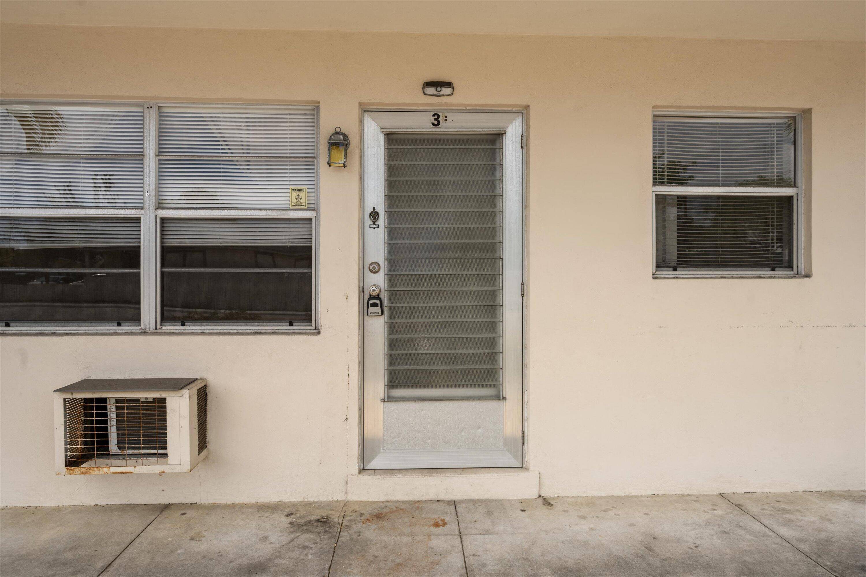 Lake Worth Beach, FL 33460,201 S J ST 3