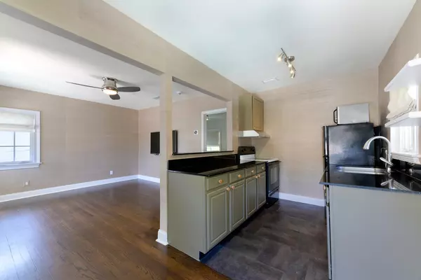 Lake Worth Beach, FL 33460,123 N Palmway DR Guest House