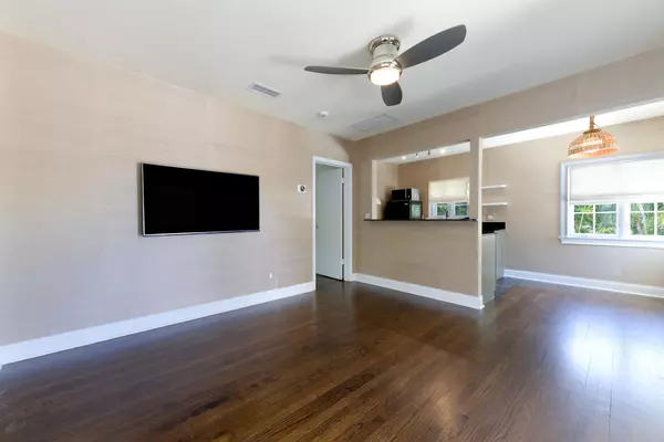 Lake Worth Beach, FL 33460,123 N Palmway DR Guest House