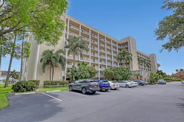 7290 Kinghurst DR 806, Delray Beach, FL 33446