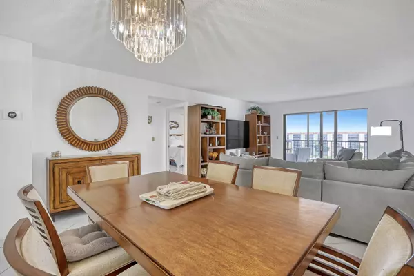 Delray Beach, FL 33446,7290 Kinghurst DR 806