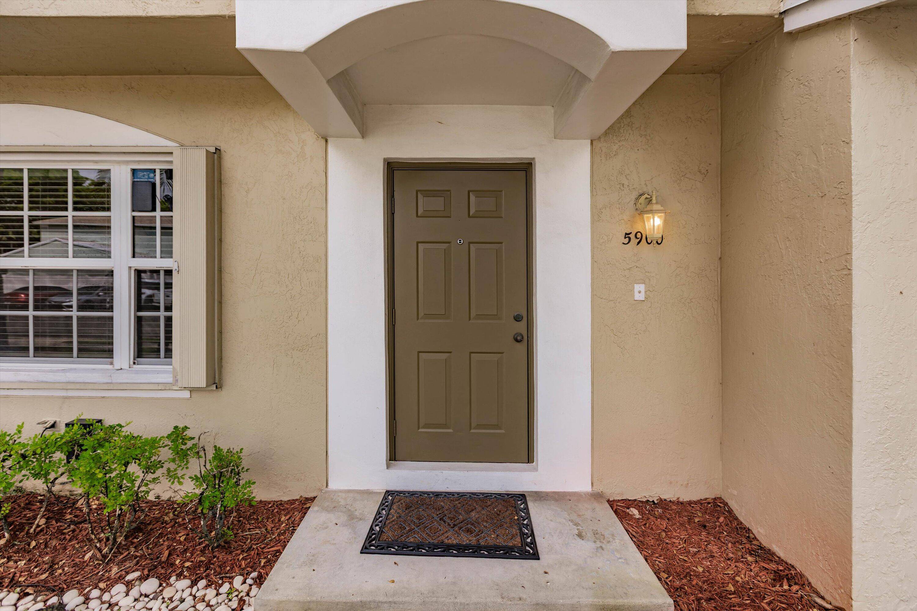 Tamarac, FL 33321,5900 S Golden Beauty LN 5900