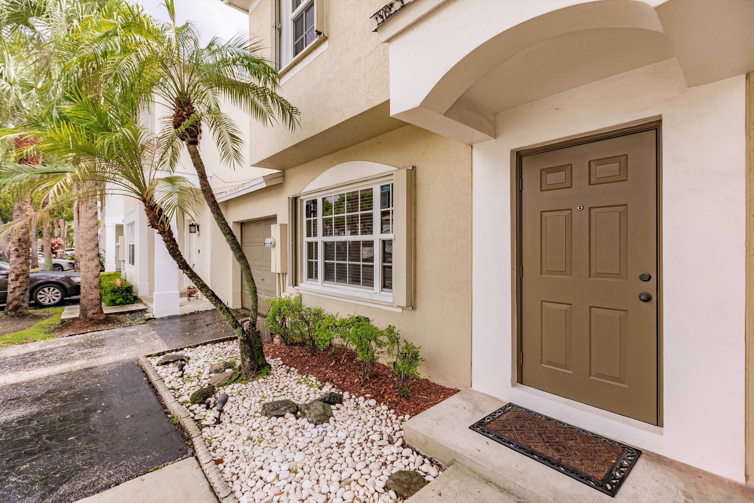 Tamarac, FL 33321,5900 S Golden Beauty LN 5900