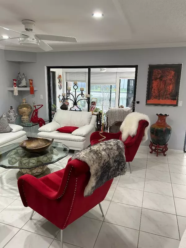 Boynton Beach, FL 33437,10271 N Circle Lake DR 102