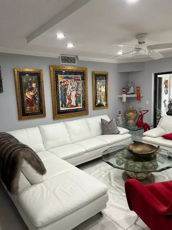 Boynton Beach, FL 33437,10271 N Circle Lake DR 102