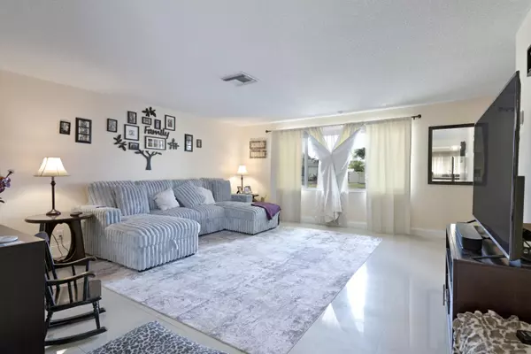 425 San Mateo DR, Palm Springs, FL 33461