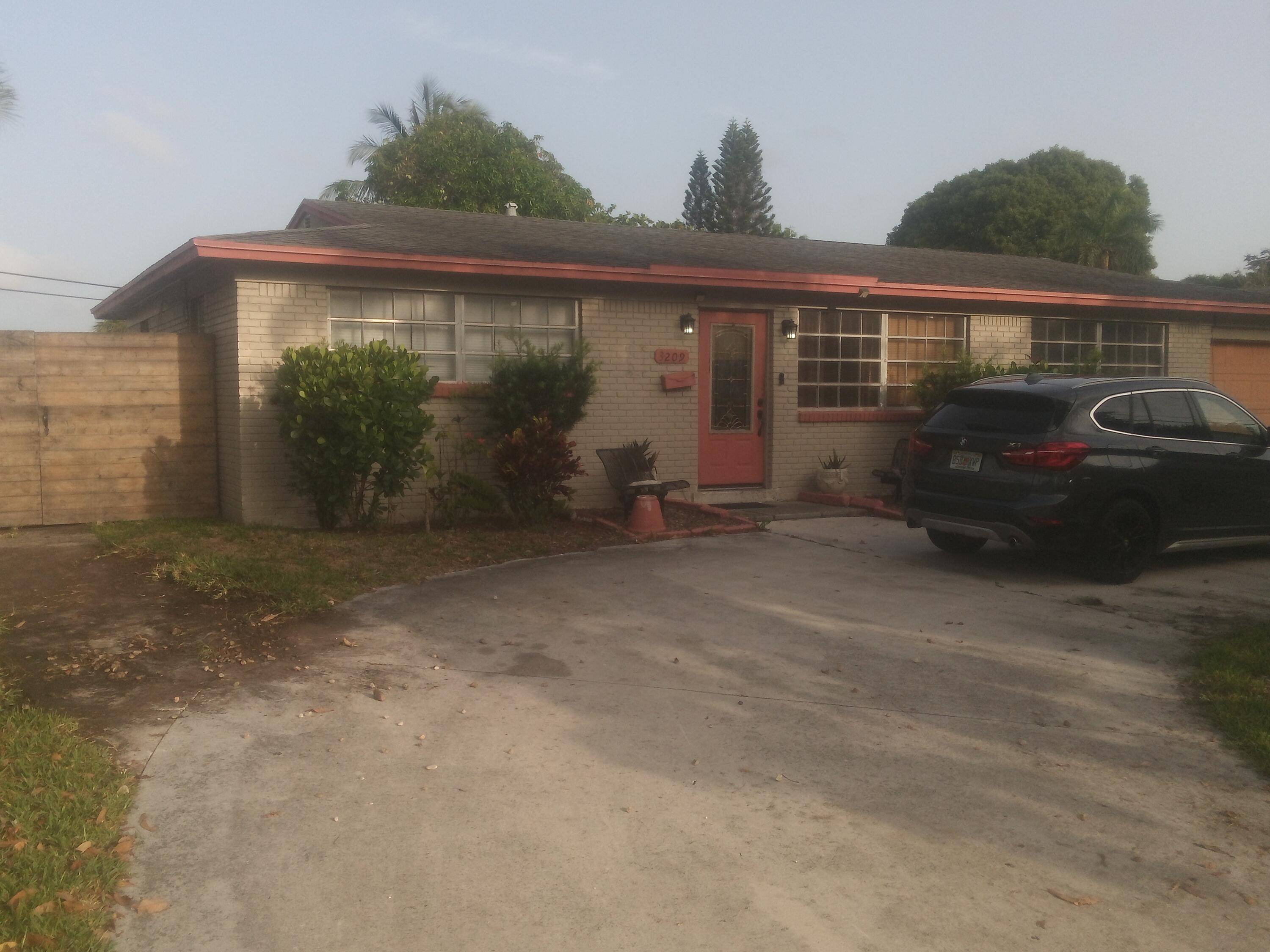 3209 N Australian AVE, West Palm Beach, FL 33407
