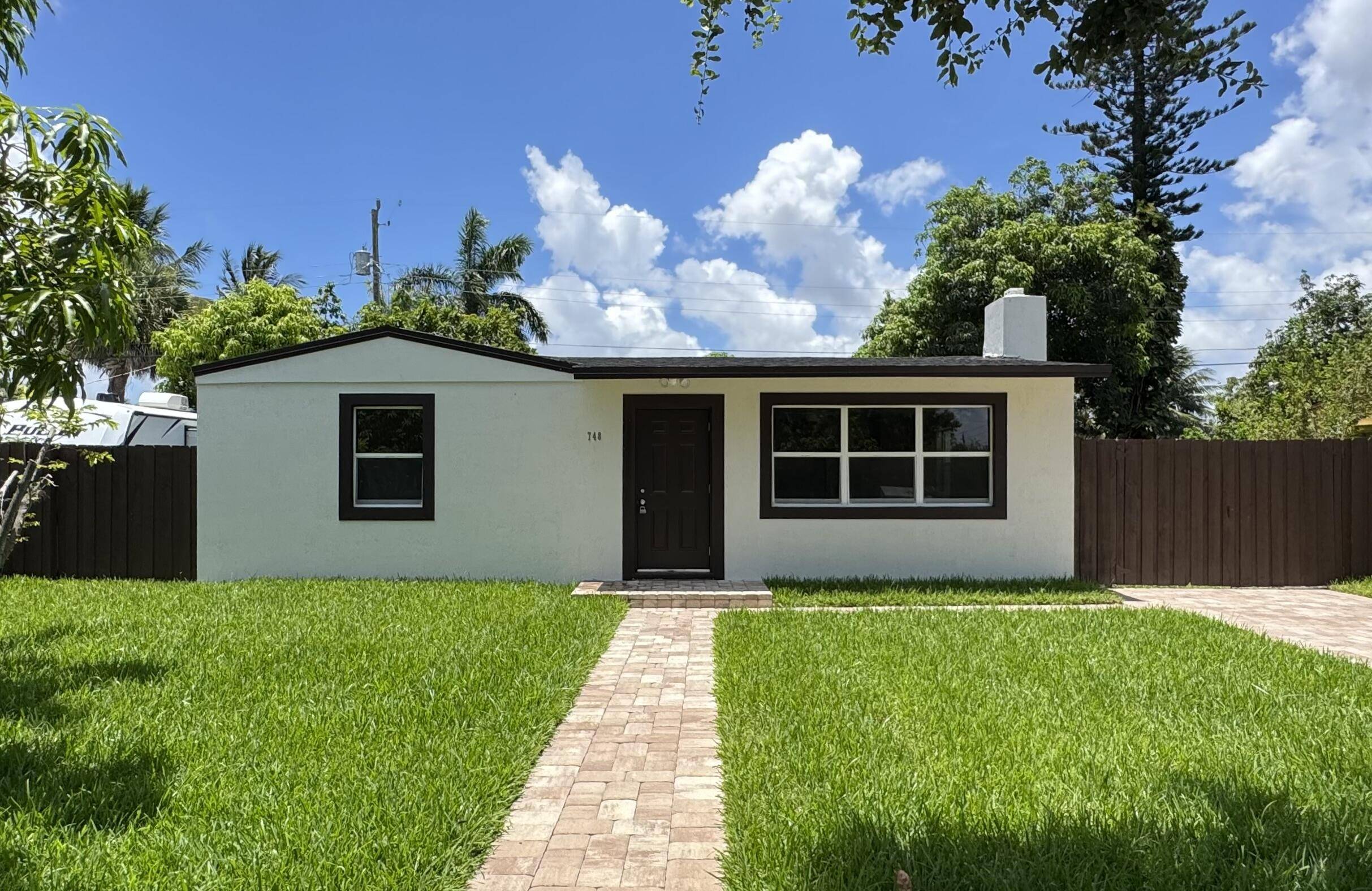 748 Aspen RD, West Palm Beach, FL 33409