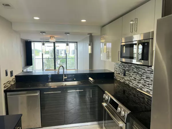 Boca Raton, FL 33432,17 Royal Palm WAY 5030