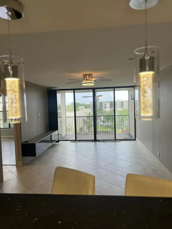 Boca Raton, FL 33432,17 Royal Palm WAY 5030