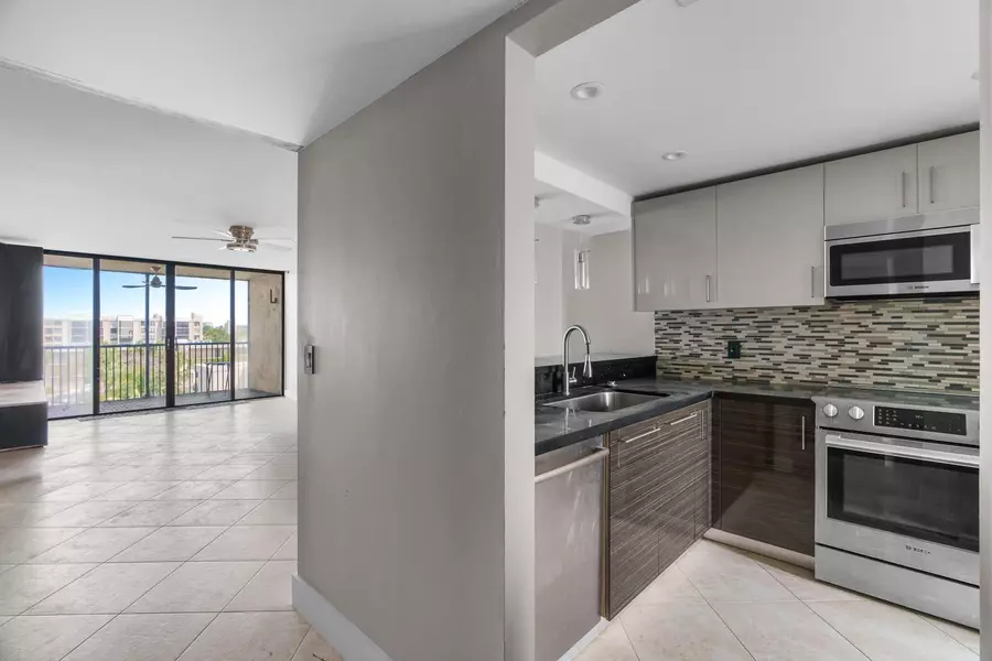 17 Royal Palm WAY 5030, Boca Raton, FL 33432