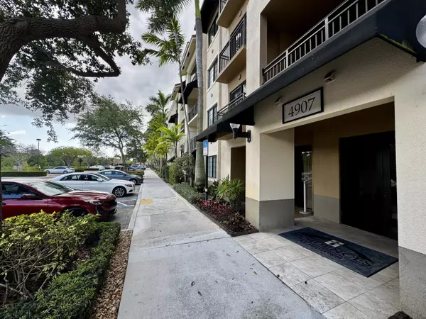 Palm Beach Gardens, FL 33418,4907 Midtown LN 1405