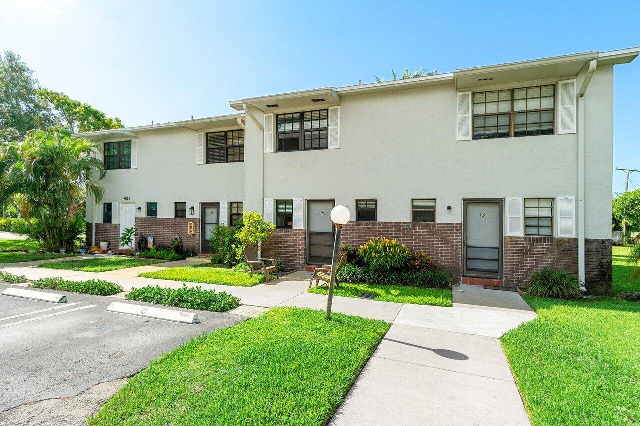 421 N Cypress DR 15, Tequesta, FL 33469
