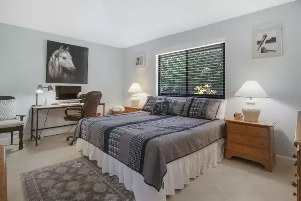 Palm Beach Gardens, FL 33418,825 Club DR