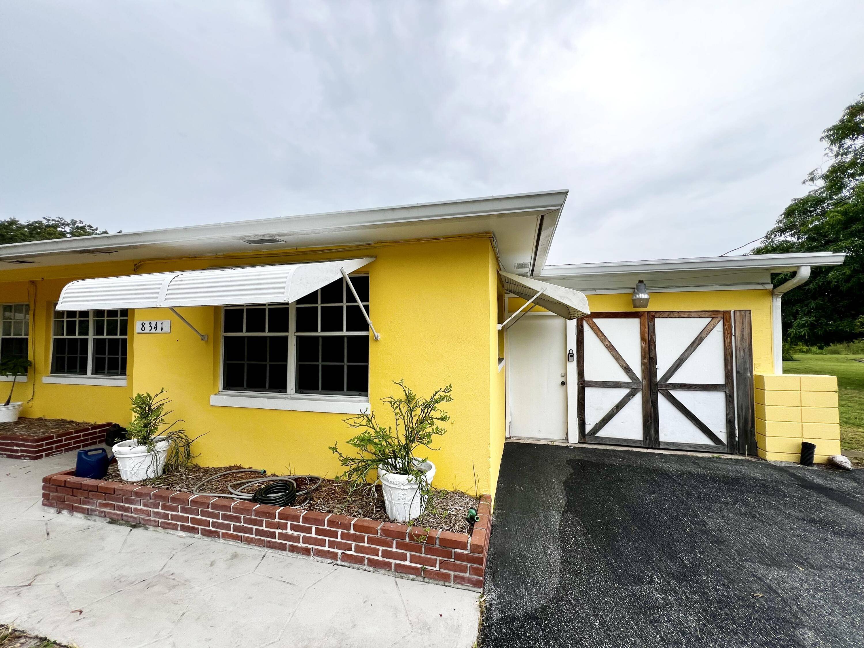 8341 Sunset DR, Palm Beach Gardens, FL 33410