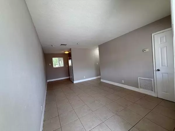 West Palm Beach, FL 33407,400 Metcalf CT 401