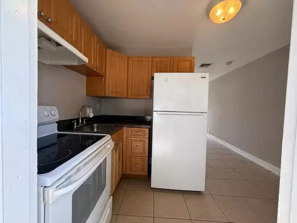 West Palm Beach, FL 33407,400 Metcalf CT 401