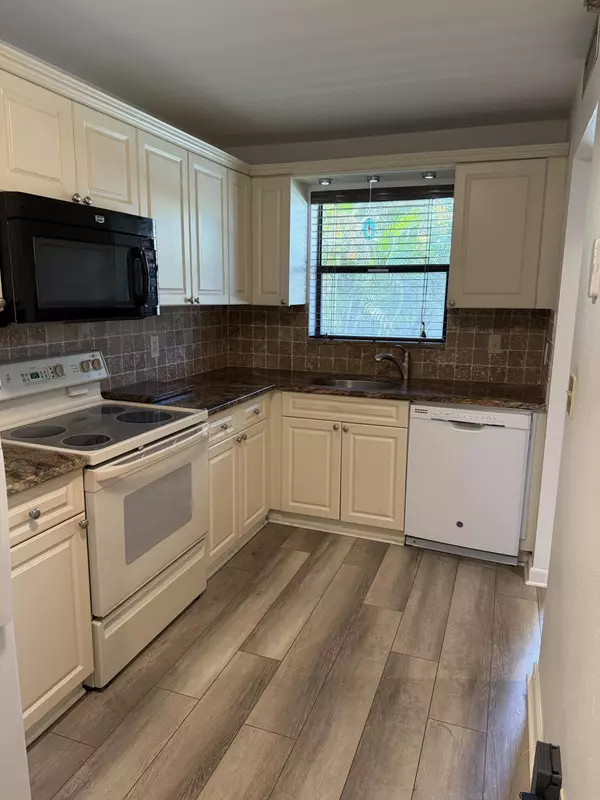 Lake Worth, FL 33467,4760 Lucerne Lakes BLVD 206