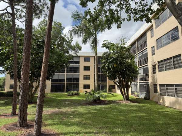 Lake Worth, FL 33467,4760 Lucerne Lakes BLVD 206