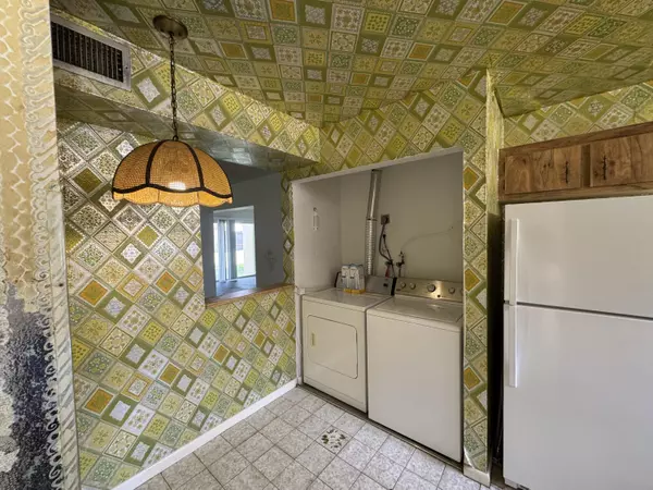 Margate, FL 33063,7708 Margate BLVD C8-7