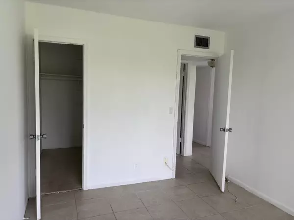 West Palm Beach, FL 33417,40 Waltham B