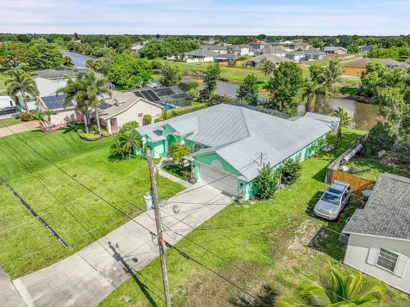 385 SW North Quick CIR, Port Saint Lucie, FL 34953