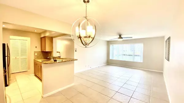 North Palm Beach, FL 33408,125 Shore CT 102b